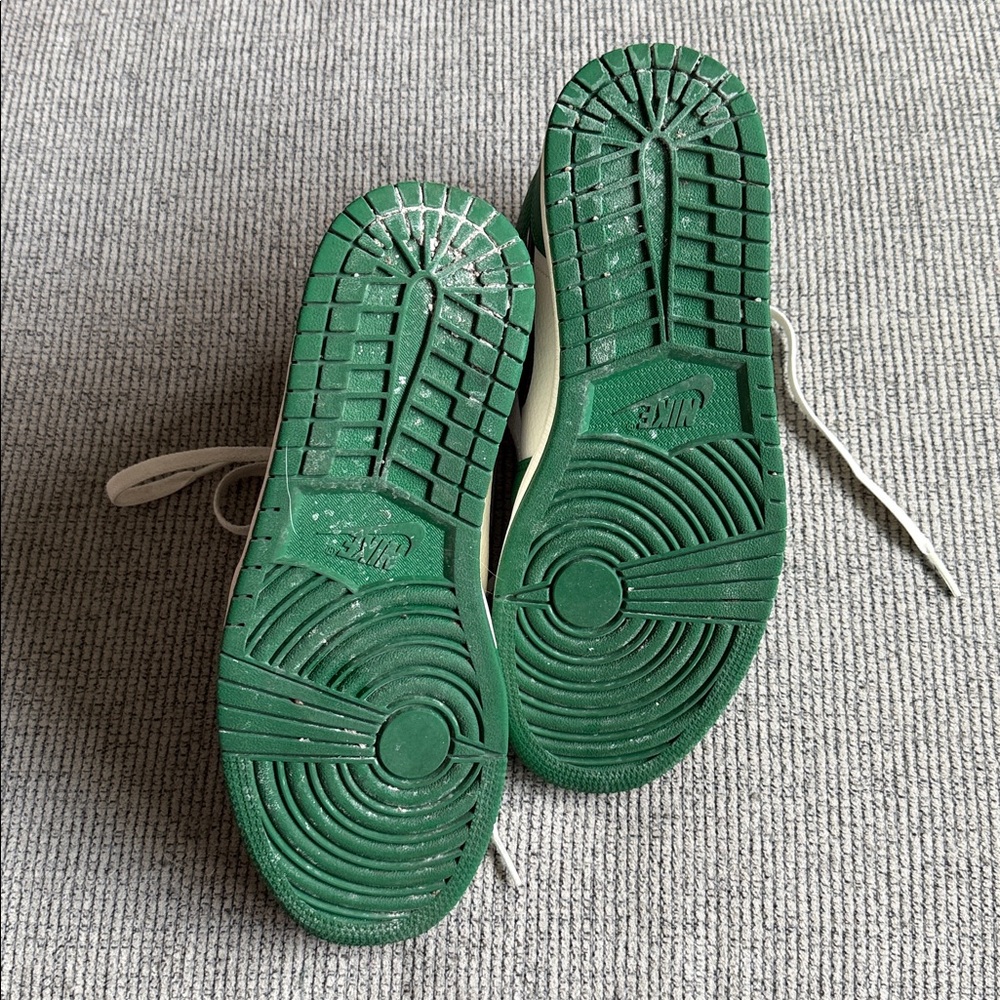 Air Jordan 1 Mid “Pine Green” - Picture 3 of 4